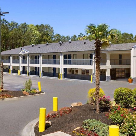 Days Inn By Wyndham Акуърт Екстериор снимка