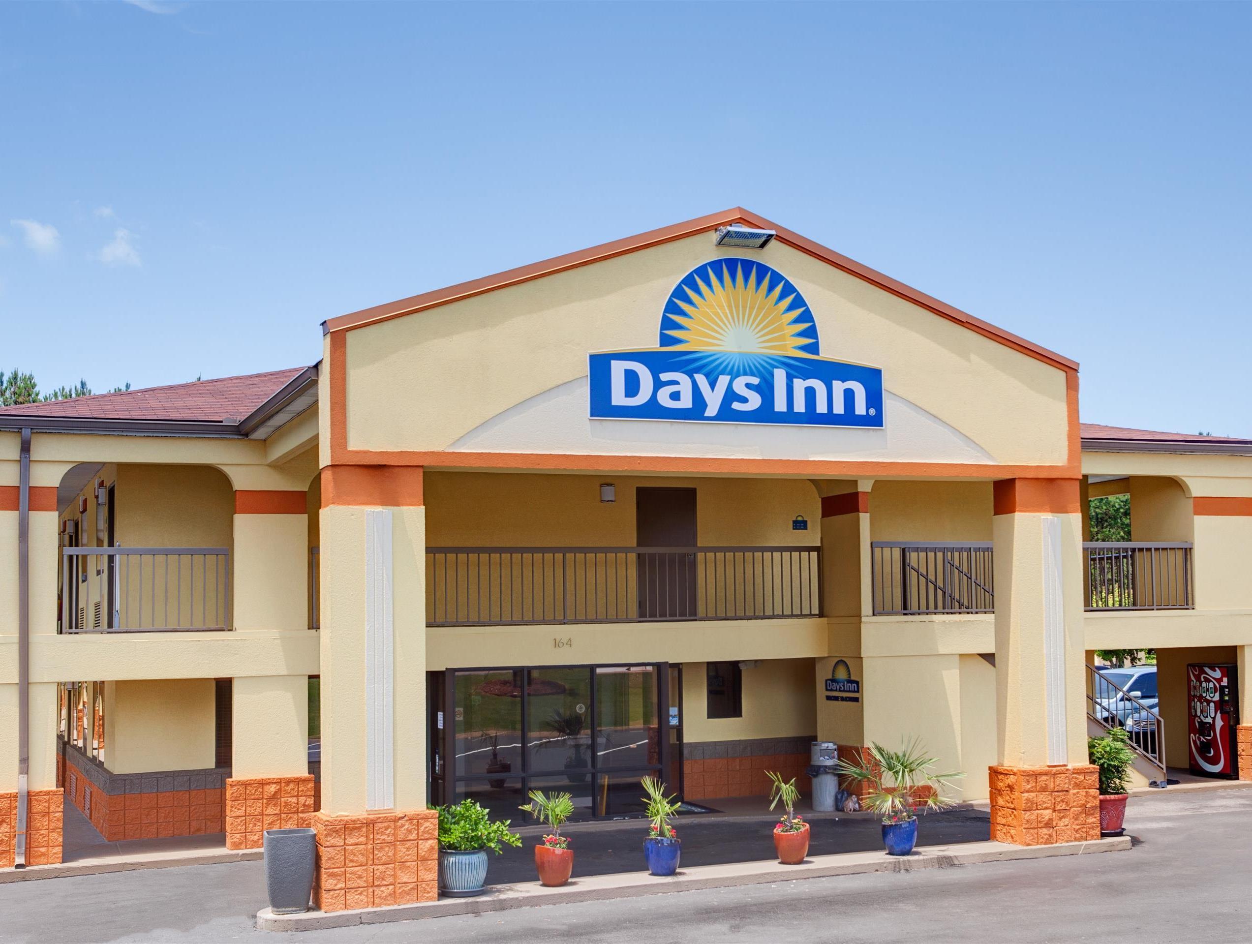 Days Inn By Wyndham Акуърт Екстериор снимка
