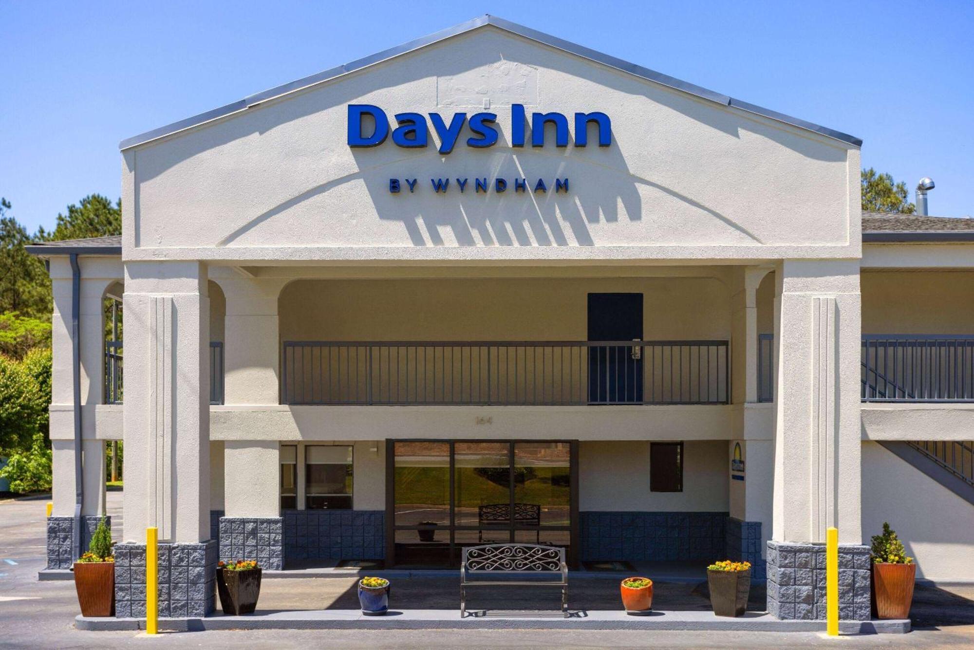 Days Inn By Wyndham Акуърт Екстериор снимка